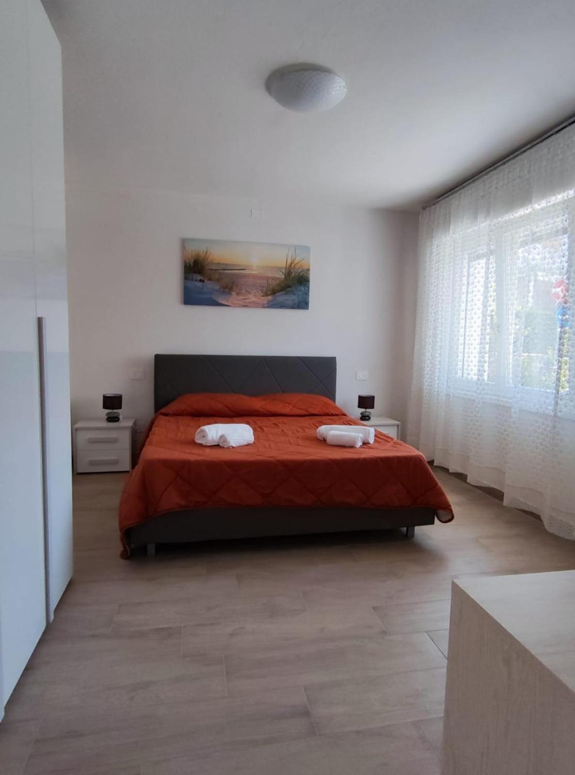 Sweet Apartment - Centre Peschiera del Garda Luaran gambar