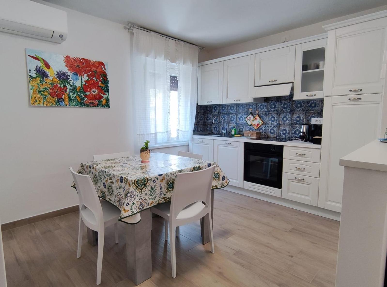 Sweet Apartment - Centre Peschiera del Garda Luaran gambar